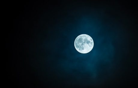 פרשת בא – מסיבת ירח: המשמעות הכבירה של המצווה הראשונה